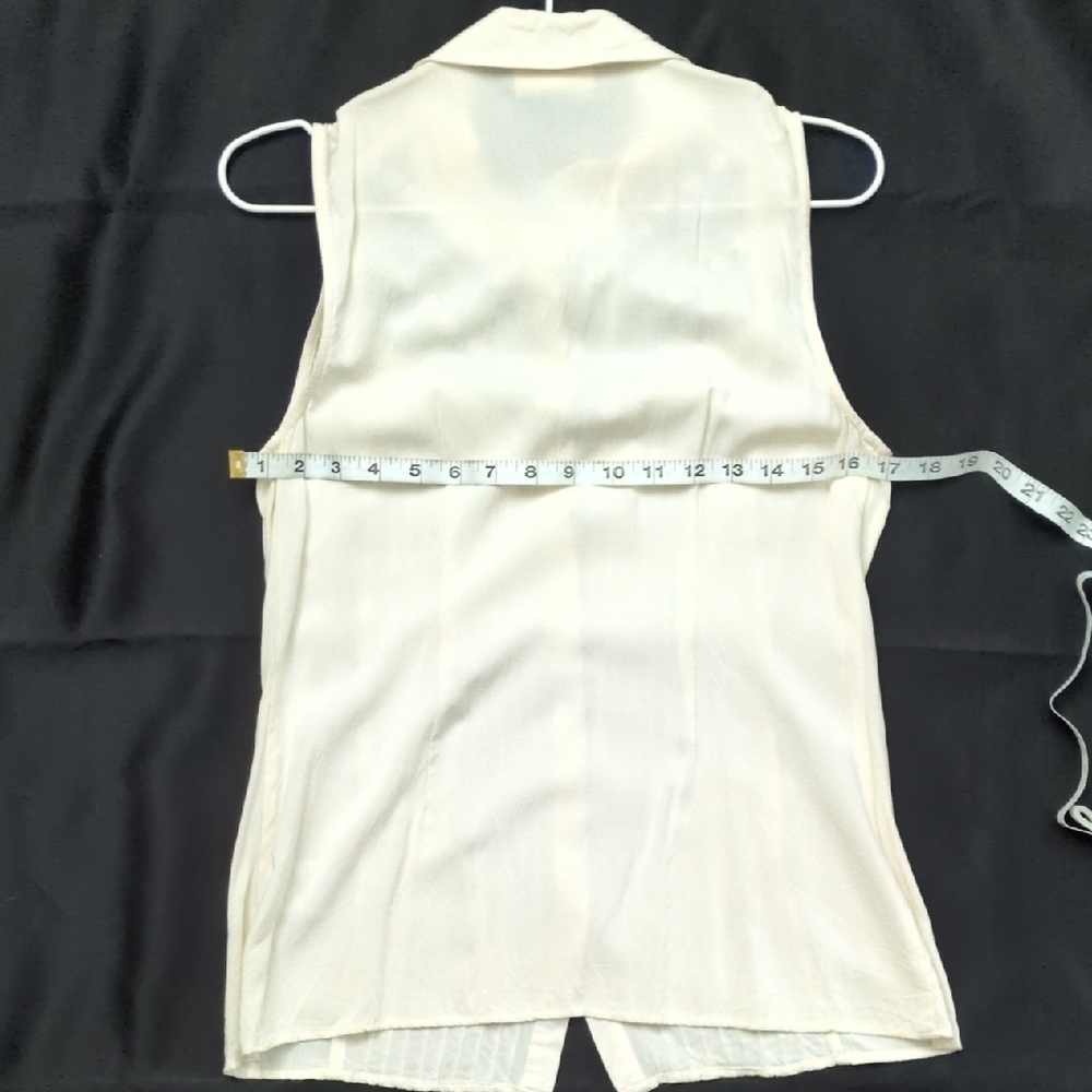 Modcloth Ivory Sleeveless Blouse with Floral Lace - Picture 3 of 7
